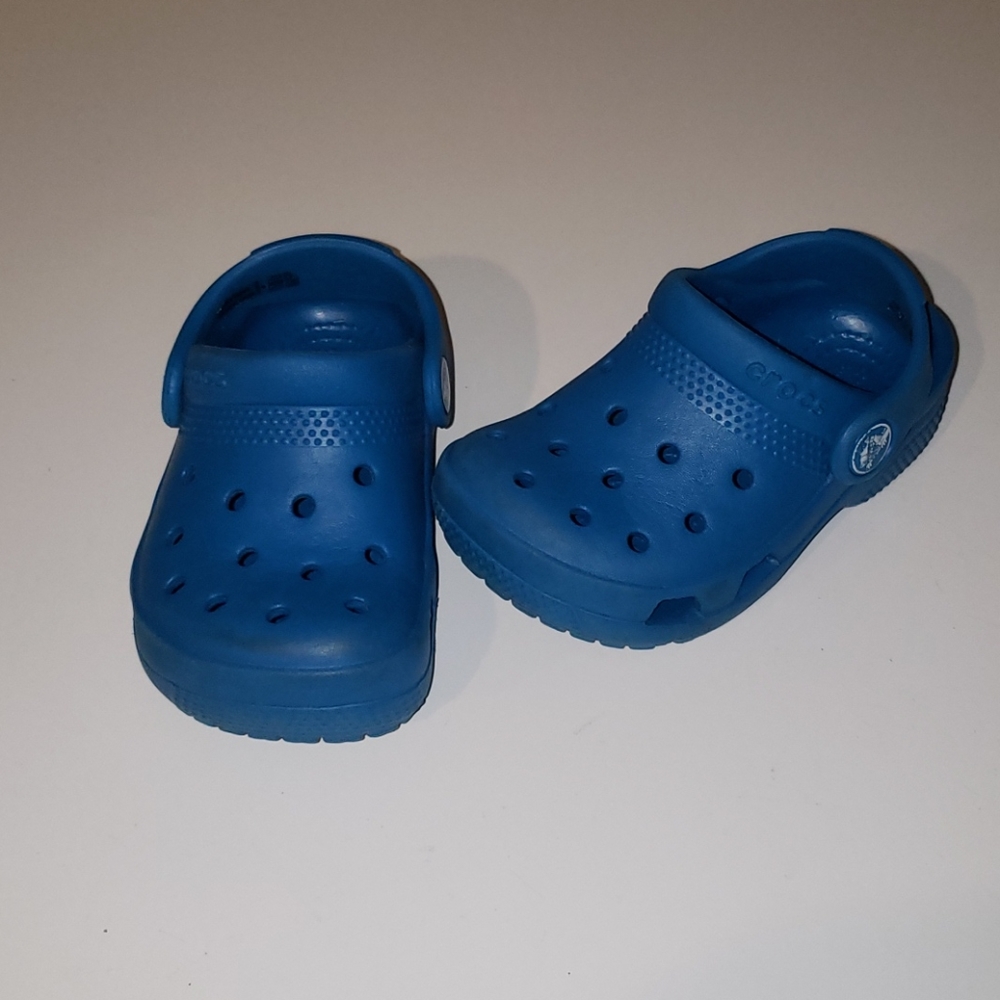 EUC Crocs Toddler Boy Blue Size 6C